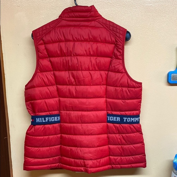 Tommy Hilfiger Red Quilted Puffer Vest - Picture 4 of 6